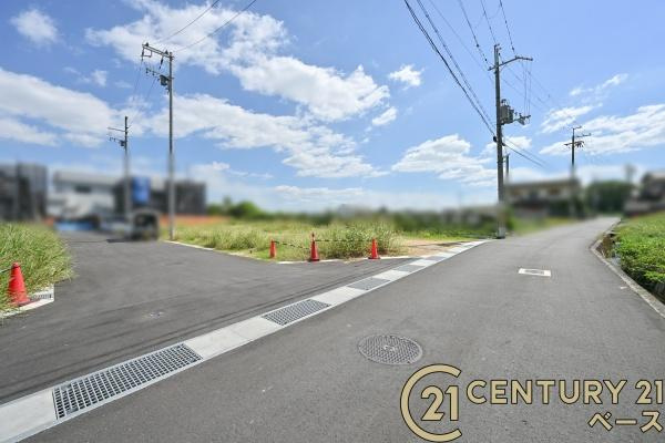 葛城市林堂の売地の前面道路含む現地写真