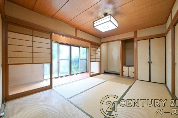 北葛城郡広陵町馬見南２丁目の中古一戸建の和室|■現地撮影写真■ 和室には縁側も設置され明るい日差しが差し込んでいます。