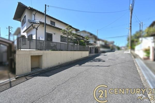 北葛城郡河合町高塚台２丁目　一戸建の前面道路含む現地写真|■現地撮影写真■落ち着いた雰囲気の住宅地です！ぜひお気軽にお問い合わせください！