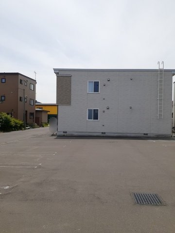 シャーロットの駐車場