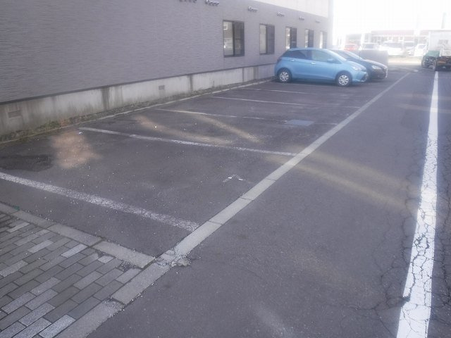 レオパレスアルト中島の駐車場|駐車場です☆