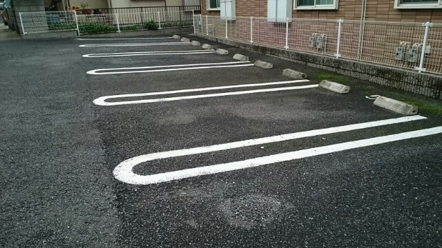 ラフィネの駐車場