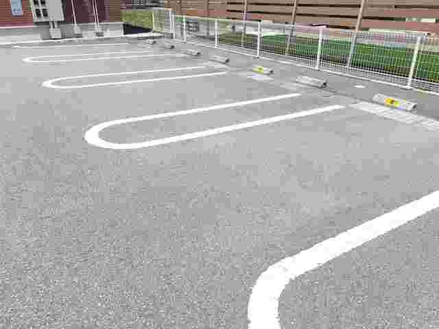 宮の杜　三番館の駐車場