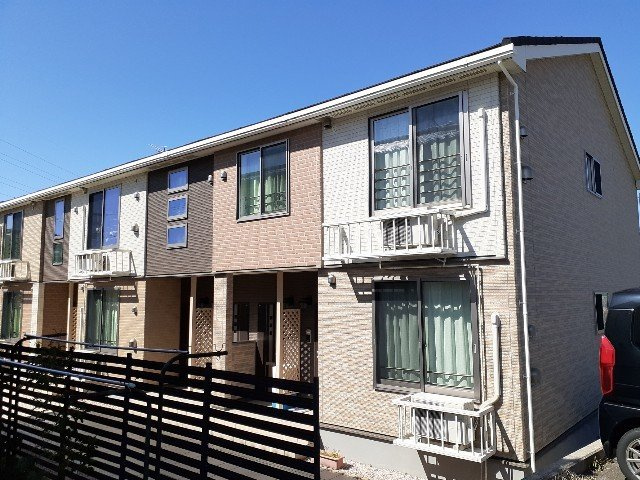 富山市吉作のアパートの外観