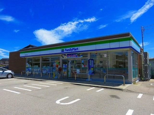 リズム　Ｃの周辺|ファミリーマート福野二日町店まで600m
