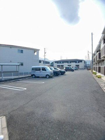 Ｓｕｎ　Ｓｋｙ　黒川Ⅱの駐車場