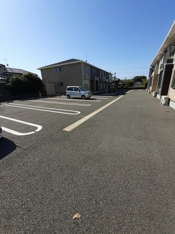 ノイエツァイト　ⅤＡの駐車場