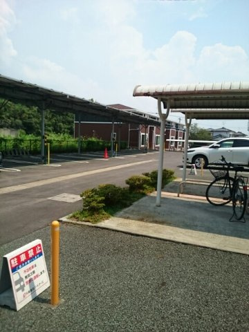 ザナドゥＢの駐車場