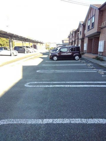 ザナドゥＢの駐車場