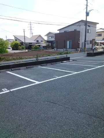 サンルミエール永田　弐番館の駐車場