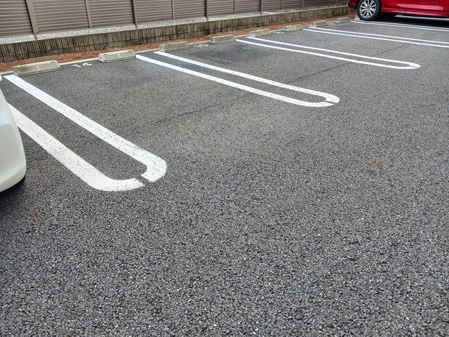 プリマヴェリーナの駐車場