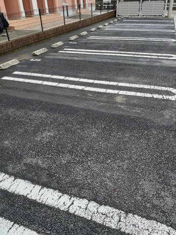 コズカ・ソレイユの駐車場