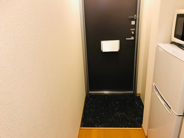レオパレスプランドールの玄関
