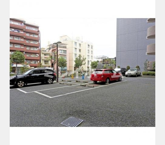 エクレール上池台の駐車場