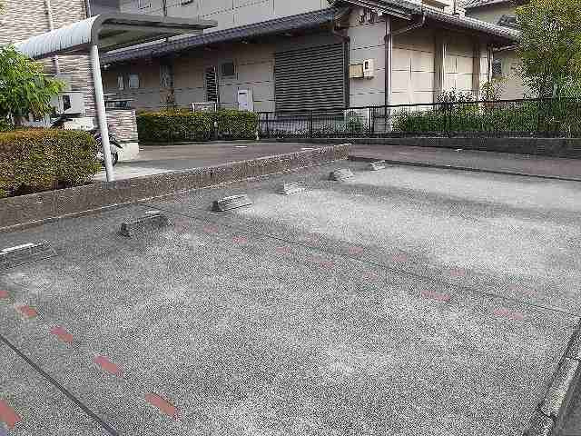 シャローム岩塚の駐車場