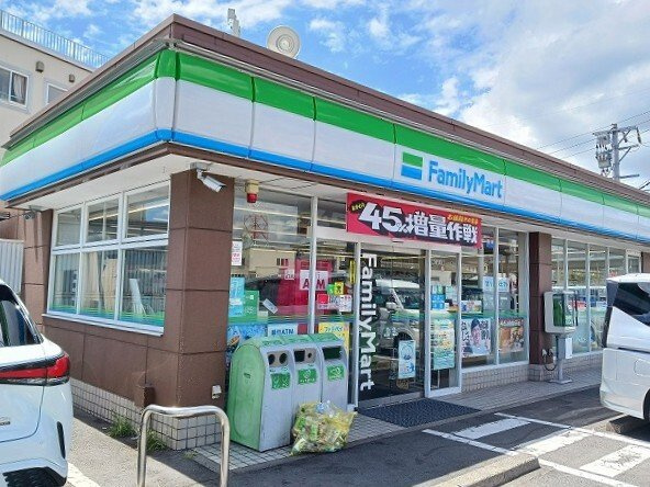 Ｄｉａ　Ｃｒａｎｅ　ⅢＢの周辺|ファミリーマートまで450m