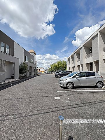 ルーミナス タウン １号棟２号棟の駐車場