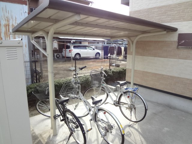 レオパレス妙興寺のその他|屋根付き駐輪場