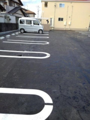 アイナの駐車場