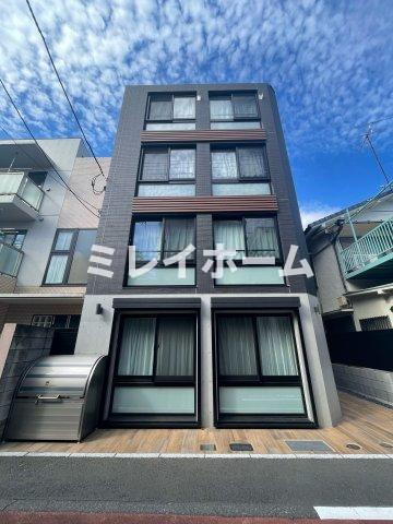 THEROOMS大森町駅前の外観