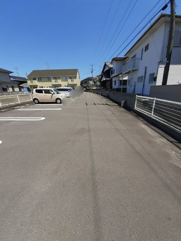 ブリッサ　ジツモンＡの駐車場