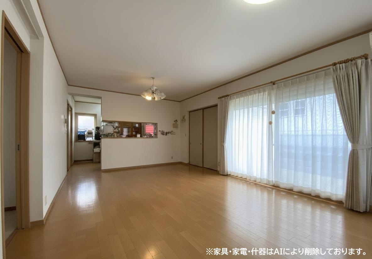 塩屋北町1丁目 中古戸建の居間・リビング|LDK　※既存家具はAIで削除しております。