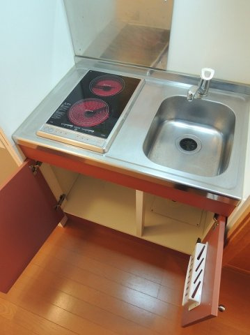 レオパレスプランドールのキッチン|電気コンロ２口.
