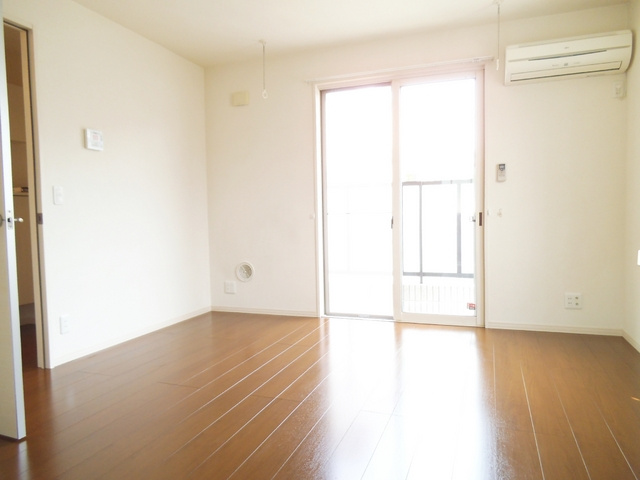パークヒルズの洋室|奥行きのあるお部屋になっております☆