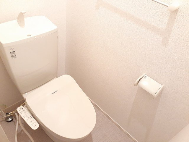 パルナスのトイレ|落ち着いた色調のトイレです