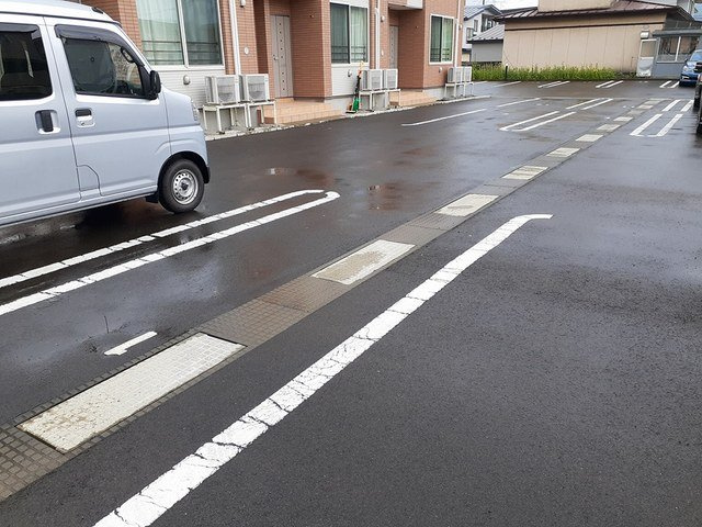 サニーヒルズＥの駐車場|駐車場があるので、車を買う予定の方も安心です