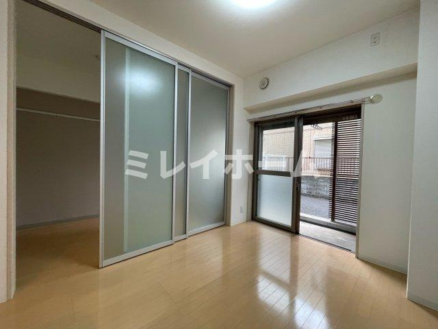 GLANZの居間・リビング|同建物内別のお部屋の参考写真になります。