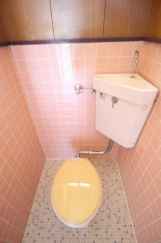 秋花ハイツのトイレ|ゆったりとした空間のトイレです