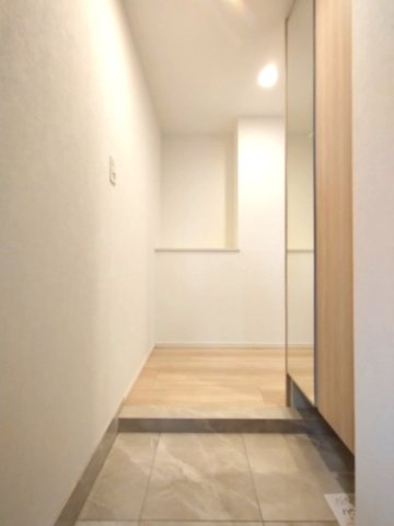 武蔵野市西久保２丁目の賃貸マンションの玄関