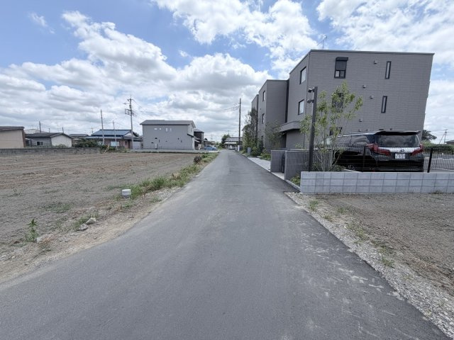 【前面道路含む現地写真】の画像