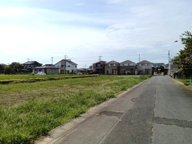 ワイウッドコート鴻巣市氷川町第2期【建築条件付き売地】の前面道路含む現地写真|【氷川町第２期　現地外観】
※令和８年８月時点