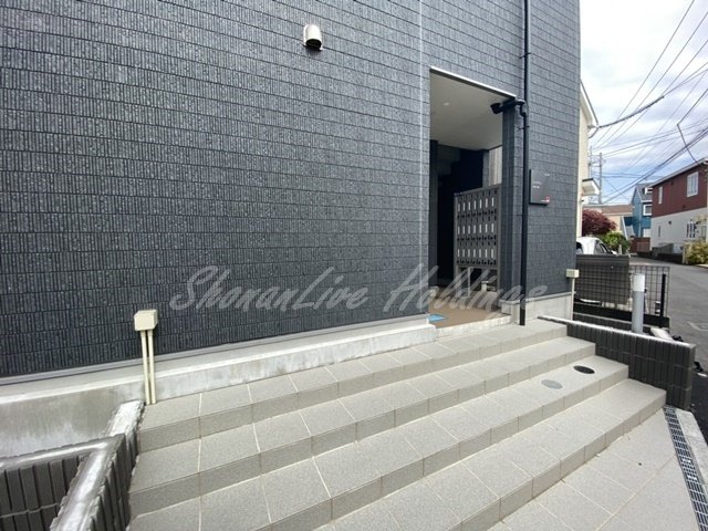 藤沢市辻堂新町２丁目の賃貸マンションのエントランス