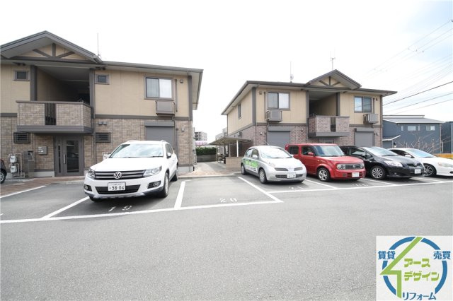 リビングタウン魚住 A棟の駐車場