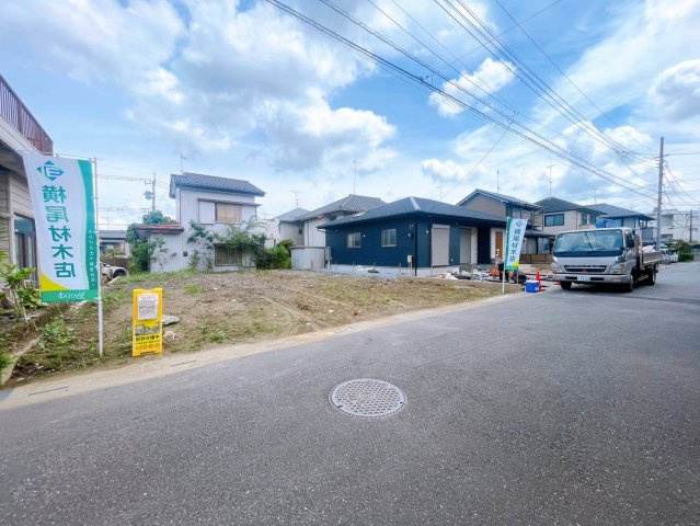 クライン深谷市緑ケ丘第4期【建築条件付き売地】の前面道路含む現地写真|【緑ヶ丘第４期　現地外観】
※令和８年８月時点