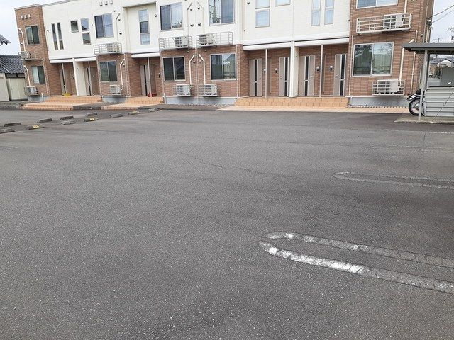 メディオカーサ　Ｋの駐車場