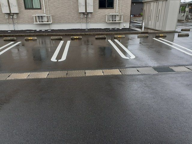 フラン　メゾン１７の駐車場