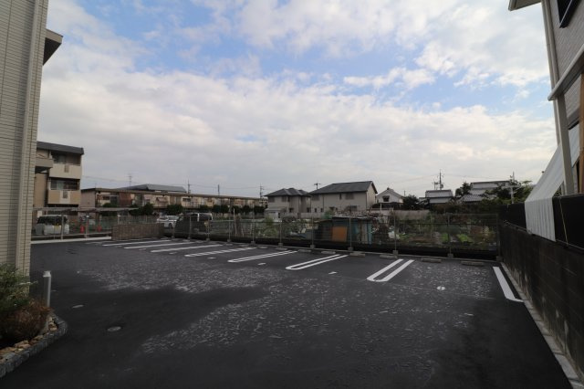 SOURIANの駐車場