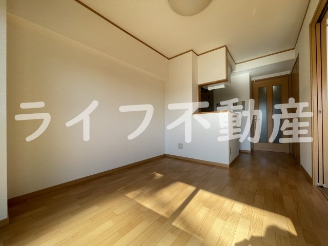 アット長田の居間・リビング|使いやすい居間です