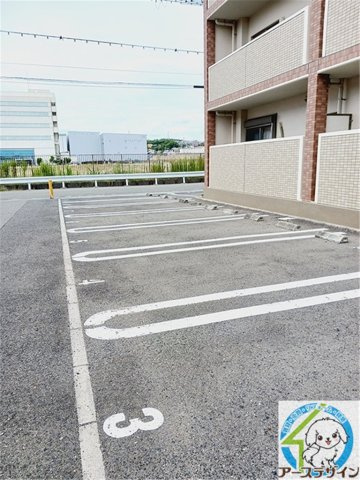 グレイスヒルズ大久保の駐車場