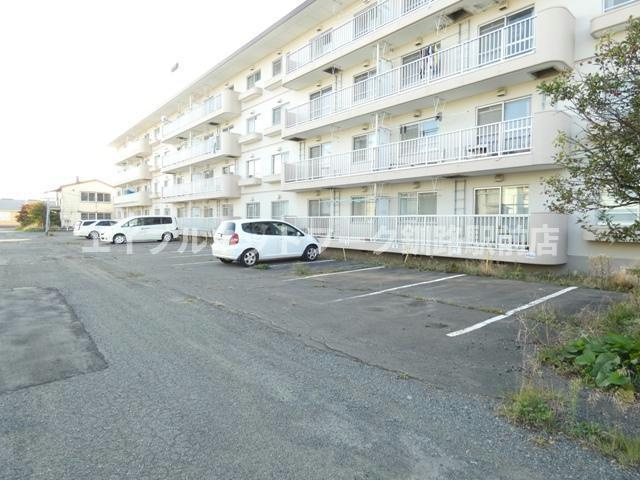 コーポアルトの駐車場