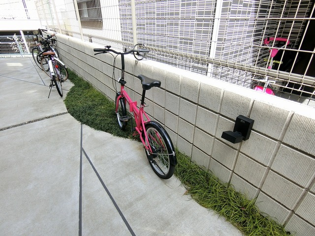 Ｖｅｎｔ Ｖｅｒｔのその他共用部分|★自転車は玄関前の塀に寄せて駐輪してください★