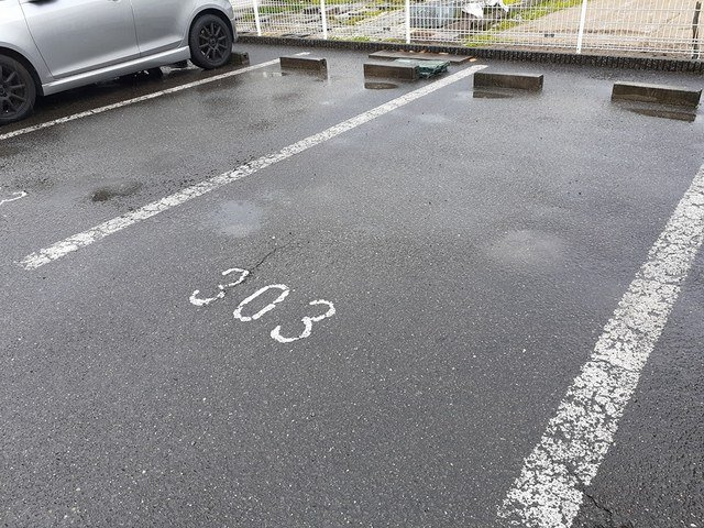 メゾンロワールの駐車場|駐車場に車を止められます