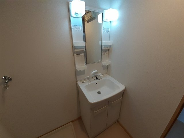 メゾンロワールの洗面所|使いやすい洗面所です