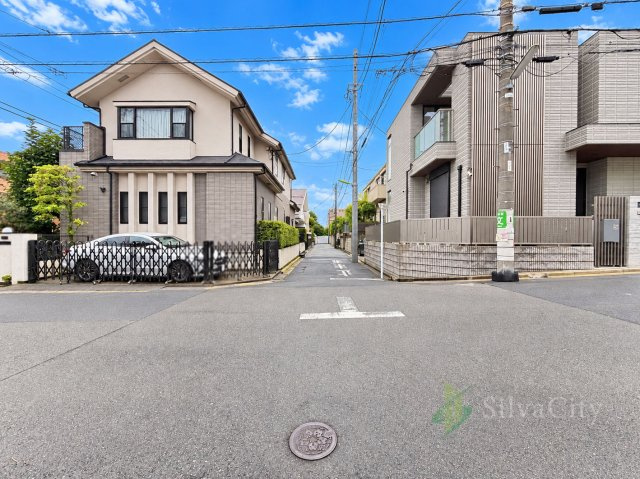 世田谷区上用賀4丁目の前面道路含む現地写真