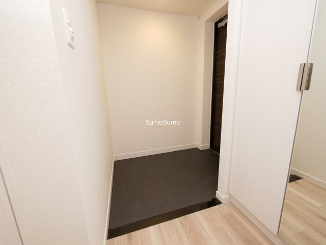 プレサンス心斎橋ニストの玄関