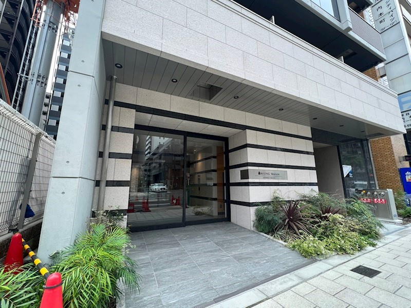 RISING Maison 本町橋のエントランス